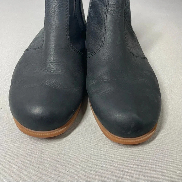 Kodiak Leather Low- Rider Chelsea Ankle Booties - Picture 3 of 7